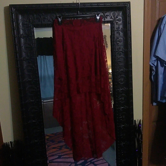 Pretty lace high low skirt - Picture 2 of 5